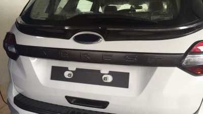 13 คิ้วฝากระโปรงท้าย