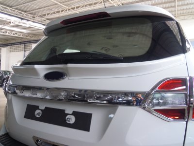 13 คิ้วฝากระโปรงท้าย