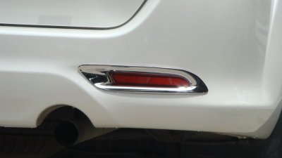 12 Tail Reflector Trim (Chrome)