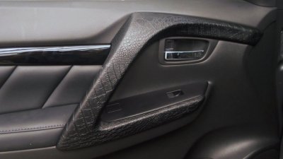 15 ครอบที่พักแขน (หนัง)