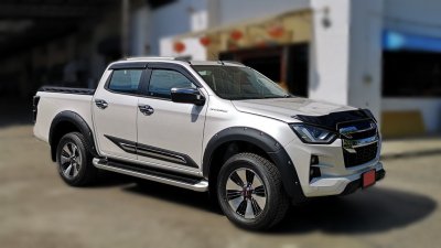 17 Dmax 19 Fender V4 F