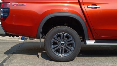 16 คิ้วล้อ (V 4)