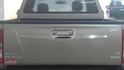 17 คิ้วฝากระโปรงท้าย