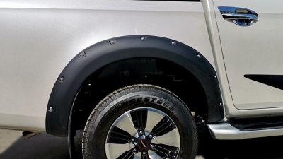 17 Dmax 19 Fender V4 F