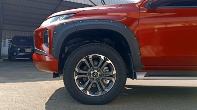 17 Front Fender Flares (V 5) 4dr