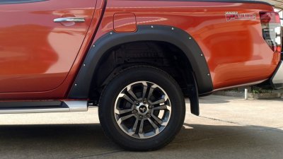 17 Front Fender Flares (V 5) 4dr