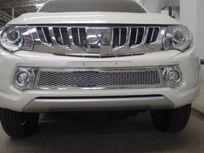 14 Front Lower Grill (Large Grille)
