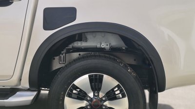 18 Dmax 19 Fender V5 F