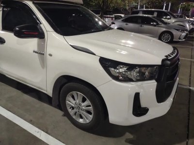 18 คิ้วตกแต่งฝากระโปรงหน้า