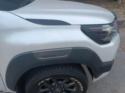 18 คิ้วตกแต่งฝากระโปรงหน้า