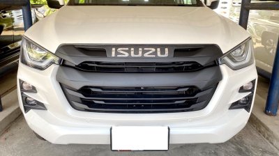 56 Front Grill Cover (2 pcs) ISUZU D-MAX (Year 2022)