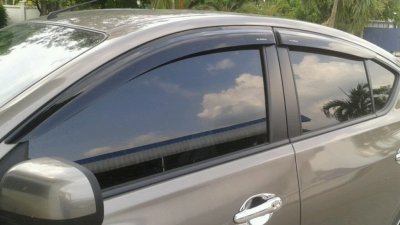 1 กันสาดข้างประตู