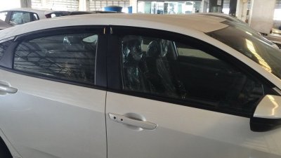 1 กันสาดข้างประตู