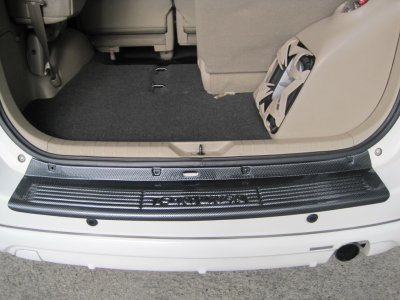 20 Rear Bumper Step Cover (Carbon)