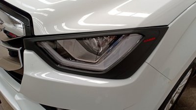 23 ครอบไฟหน้า (ผิวดำโลโก้แดง)