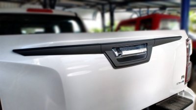 29 Tail Gate Trim (3 Pcs )