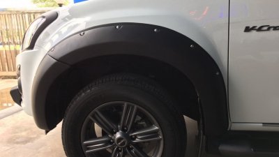 28 คิ้วล้อ (V 2) มีหมุดหลอก ขนาด 9 นิ้ว