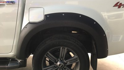 28 คิ้วล้อ (V 2) มีหมุดหลอก ขนาด 9 นิ้ว