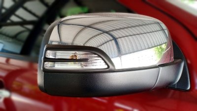 26 ครอบไฟเลี้ยวกระจกมองข้าง (ผิวดำในตัว)