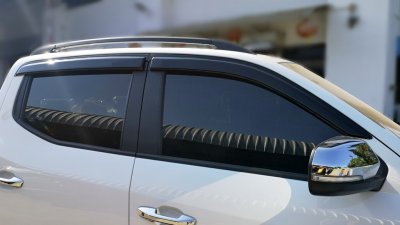 2 กันสาดข้างประตู