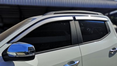 2 กันสาดข้างประตู