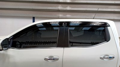 2 กันสาดข้างประตู