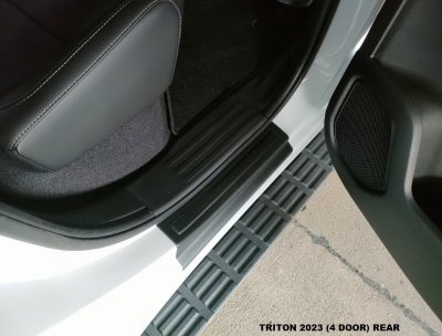 10 Scuff Plate  TRITON 2023