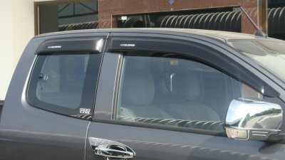 2 กันสาดข้างประตู