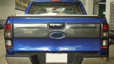 30 Tail Gate Nudge (upper)