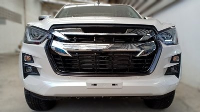 34 Front Grill Trim (lower)