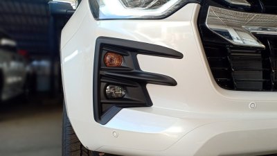 36 ครอบไฟสปอร์ตไลท์ (4WD)