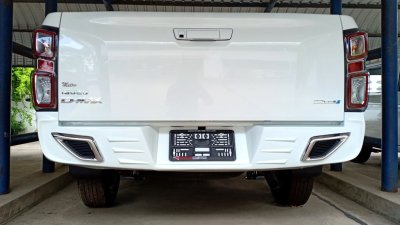 40 Rear Bumper Cover (2WD) V 2