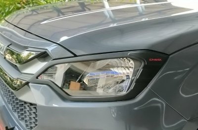 12 Head lamp cover D-max 2023