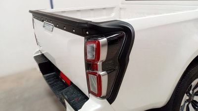 43 Spoiler (4dr) V 1