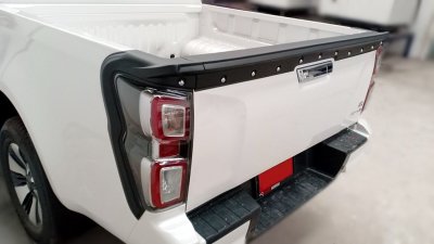 42 กันรอยฝากระบะท้าย (V 2)