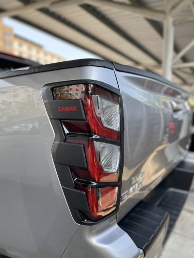 5 Tail lamp cover (Top) LED Black plastic ISUZU DMAX (YEAR 2023)