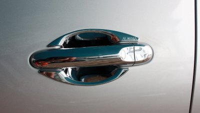 4 ถาดรองมือเปิดประตู