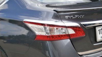 4 คิ้วไฟท้าย