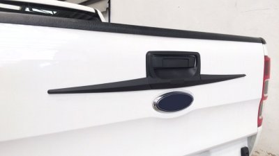 28 คิ้วฝากระบะท้าย V2 (ตัวบน) ผิวดำ [ดาบท้าย 3 ชิ้น]