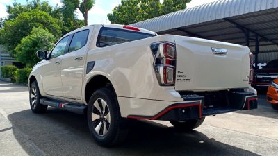 53 สเกิร์ตท้าย (4WD) 4dr (ทรง Artimo)