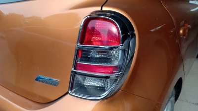 5 Tail Lamp Cover (Chrome)