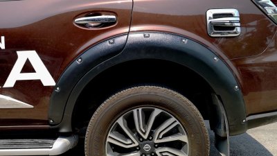 6 Front Fender Flares (V 2) with Nuts