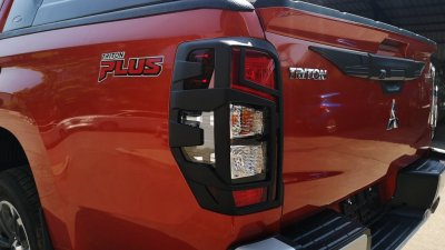 6 Tail Lamp Cover