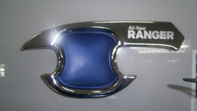 9 Door Handle Inner V 4 (Chrome-Red)