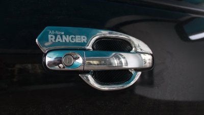 9 Door Handle Inner V 4 (Chrome-Red)
