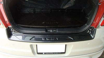 8 Rear Bumper Step (Carbon)