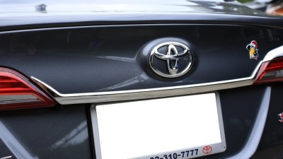 8 คิ้วฝากระโปรงท้าย