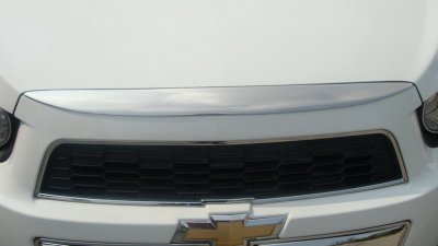 9 Front Bumper Trim (chrome)