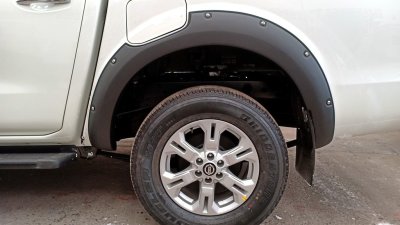 29 Front Fender Flares (V 7) 4dr  (4WD)