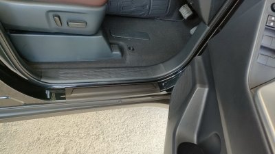 9 กันรอยชายบันได INNOVA ZENIX 2023 (4 ชิ้น)